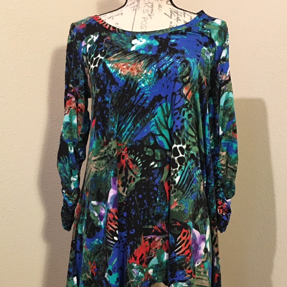3/$20 Philosophy Sharkbite Tunic